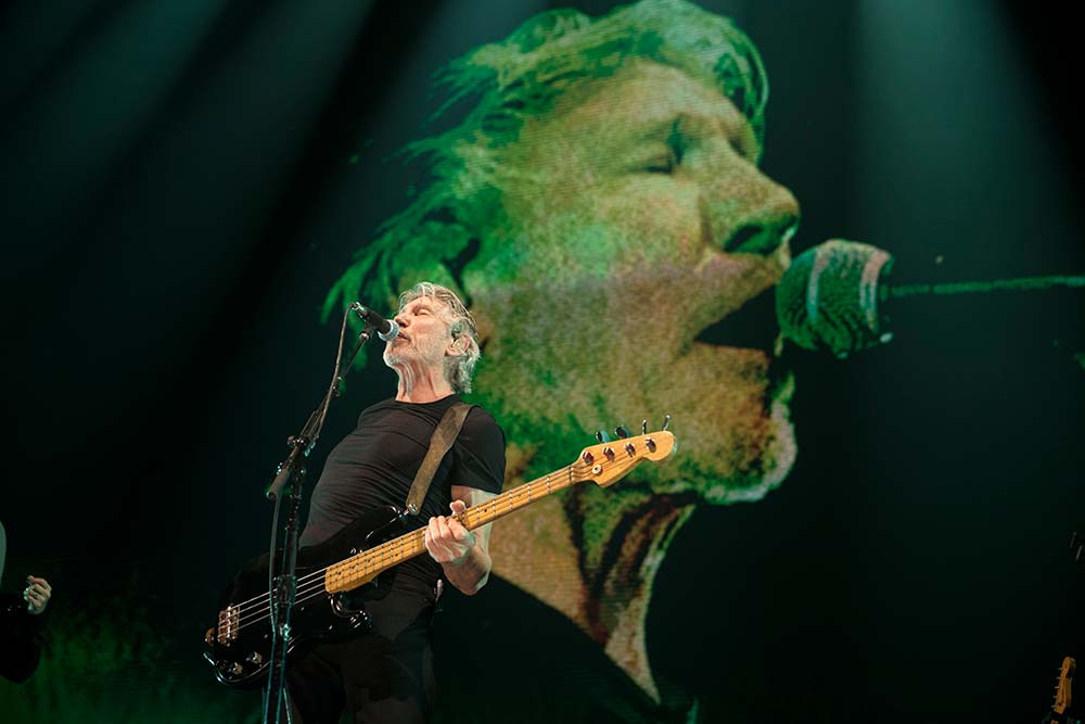 roger-waters-is-releasing-a-re-recorded-the-dark-side-of-the-moon